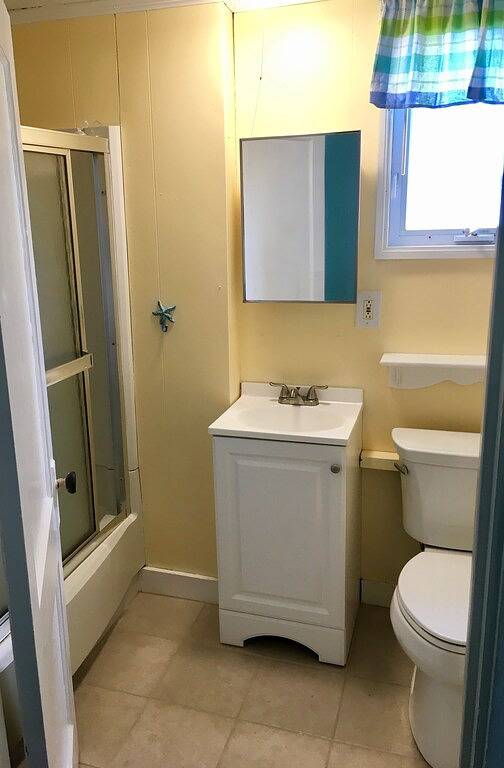 Vacation rental for 6 people, with yard in York Beach