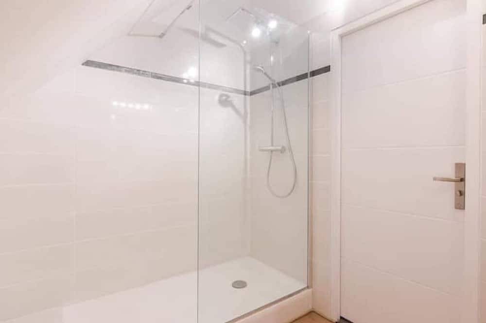Ganze Wohnung, Independent studio with terrace & private Spa - near Bénodet in Pleuven, Quimper und Umgebung