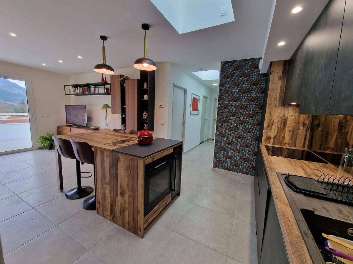 Appartement entier, Three-Bedroom Apartment in Die, Parc naturel régional du Vercors