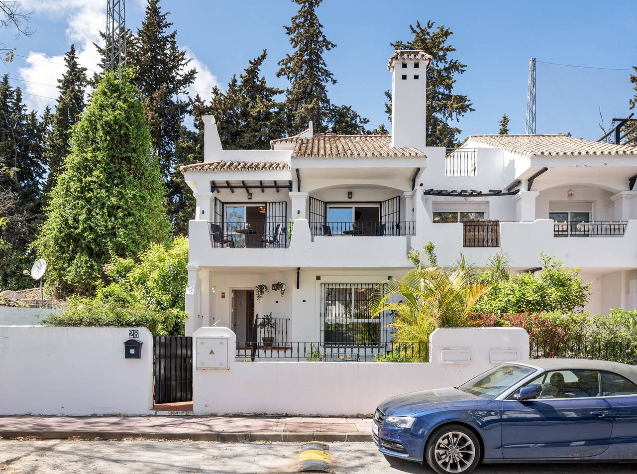 Casa Esquina in Nueva Andalucia Golf Valley, Marbella