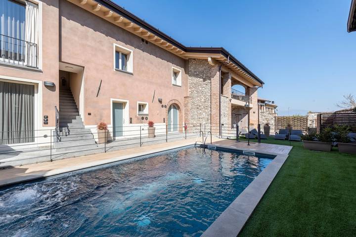 Appartamento intero, Appartamento 'Villa Fontanelle Gardapartments 2' con Piscina & Wi-Fi in Polpenazze del Garda, Prealpi Gardesane