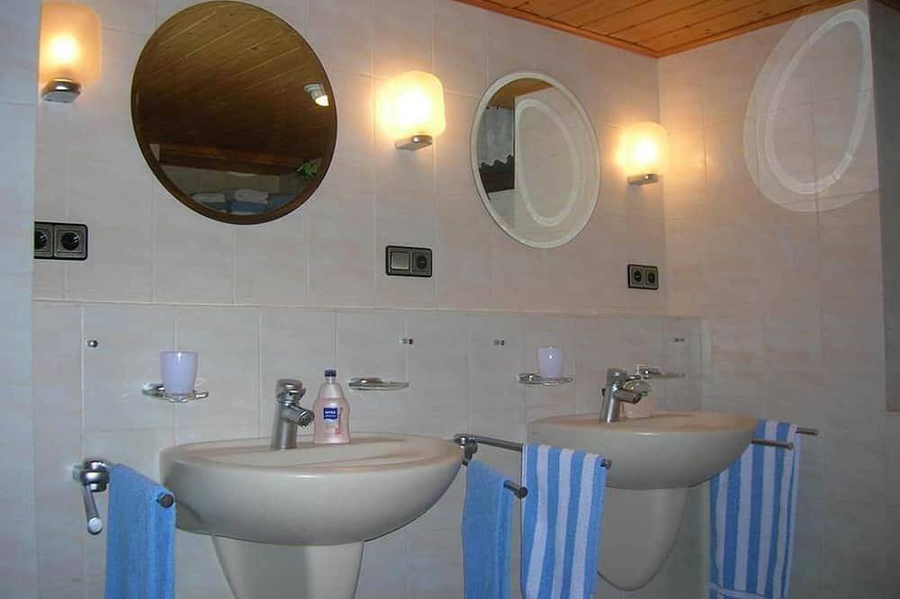 Ganze Wohnung, Ferienwohnung Brück - 4-Bettwohnung in Annweiler, Südliche Weinstraße