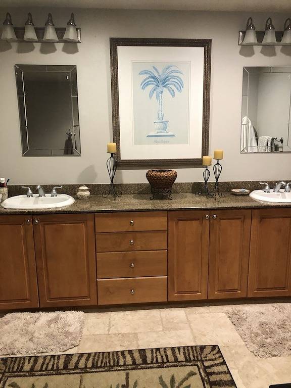 Vacation rental for 10 people, with hot tub and balcony as well as yard in Tarpon Springs