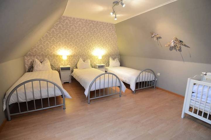 Location de vacances pour 9 personnes, avec terrasse et jardin à Zele - 3