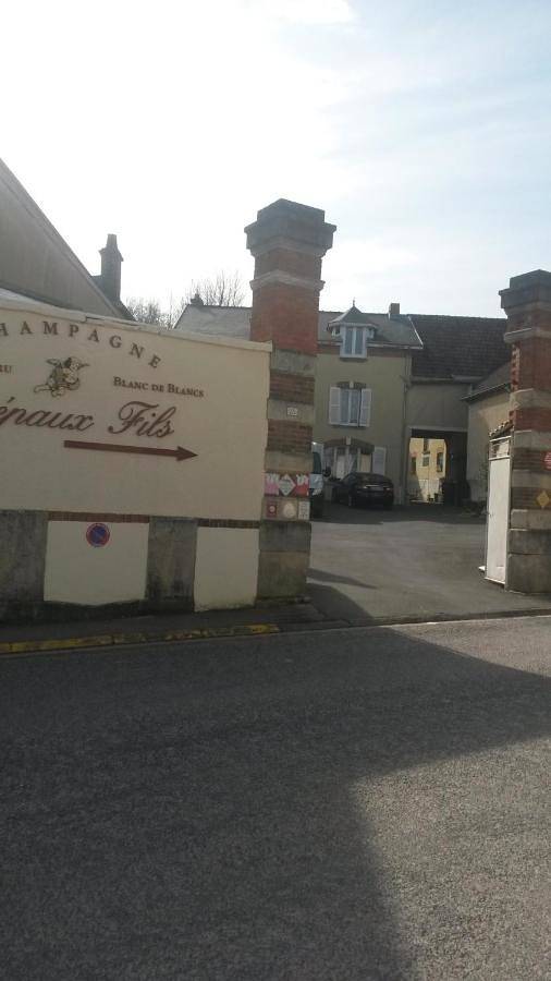 Gîte pour 2 personnes, avec vue et jardin à Cramant