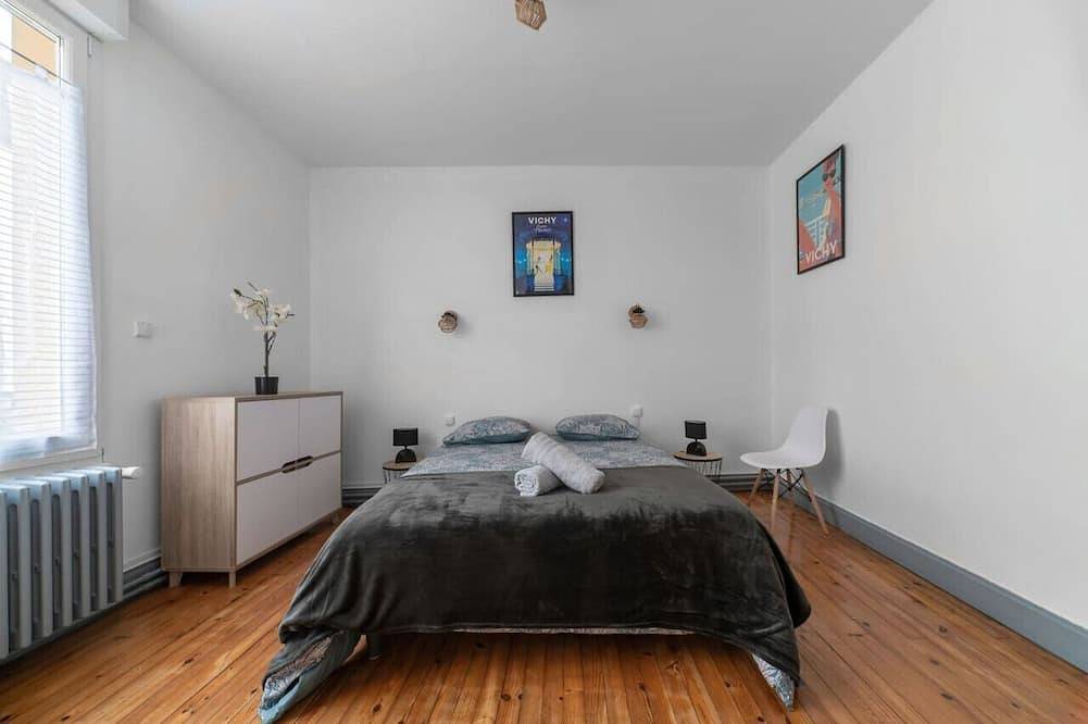 Entire apartment, Design and bright apartment, free parking in Vichy, Vichy region