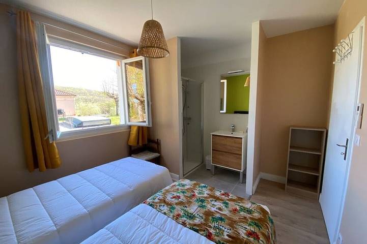 Soniette is a traditional holiday home with a private swimming pool in Souillac, Lot