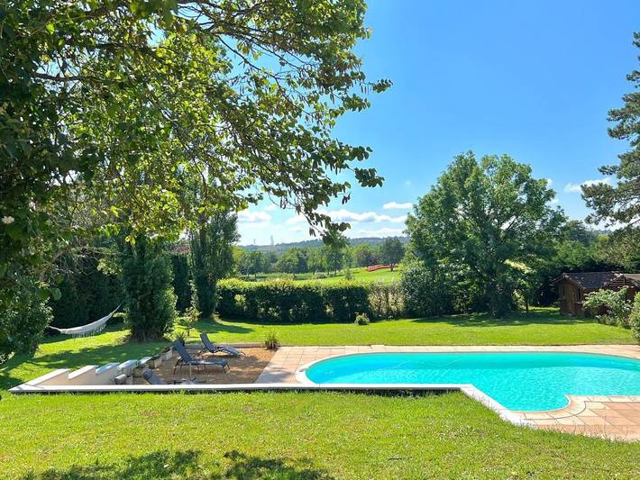 Location de vacances pour 6 personnes, avec piscine ainsi que vue et jardin, animaux acceptés à Dommartin - 2