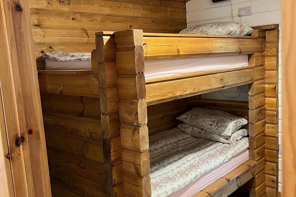 Karelia - Luxury Finnish Log Cabin w/Hot-tub in St. Leonards and St. Ives, Dorset