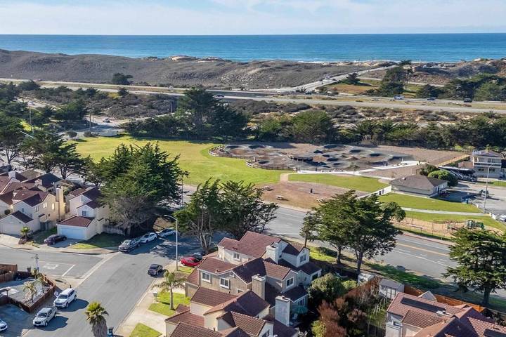 Dom dla 8 osób, z ogród i widok na jezioro w Marina (CA)