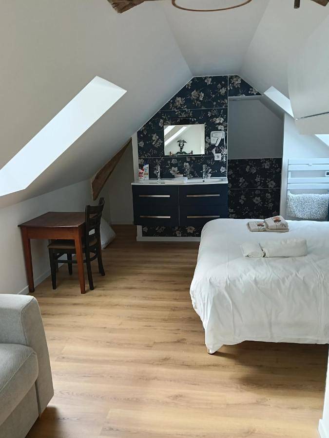 Maison d’hôte pour 2 personnes, avec Terrasse et Jacuzzi ainsi que Jardin et Piscine
