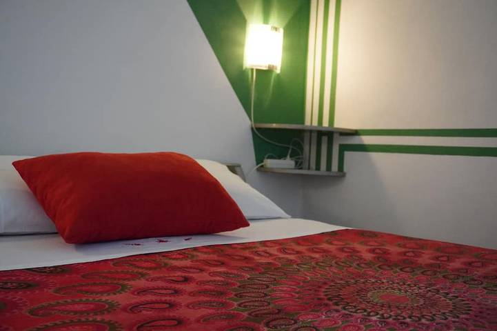 Appartement entier, App for 2 with heated pool, nice garden and bbq in Banjole, Côte Sud d'Istrie