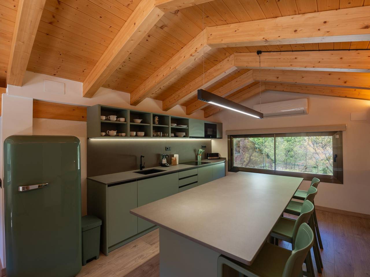 Entire apartment, Mountain Loft Trencalòs, pets allowed in Soriguera, Catalan Pyrenees