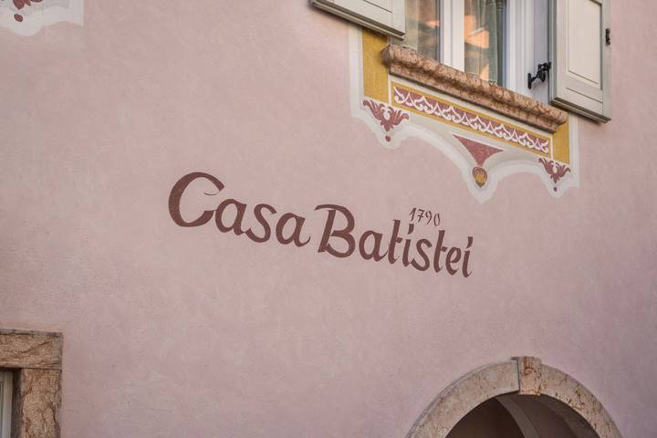 Entire apartment, Apartment 'Casa Batistei Ribes' with Lake View, Balcony and Wi-Fi in Molveno, Brenta group