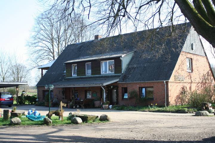 Ferienwohnung für 4 Personen, mit Terrasse und Garten sowie Sauna in Naturpark Westensee