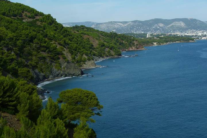 Location de vacances pour 4 personnes, avec terrasse et jardin à La Seyne-sur-Mer