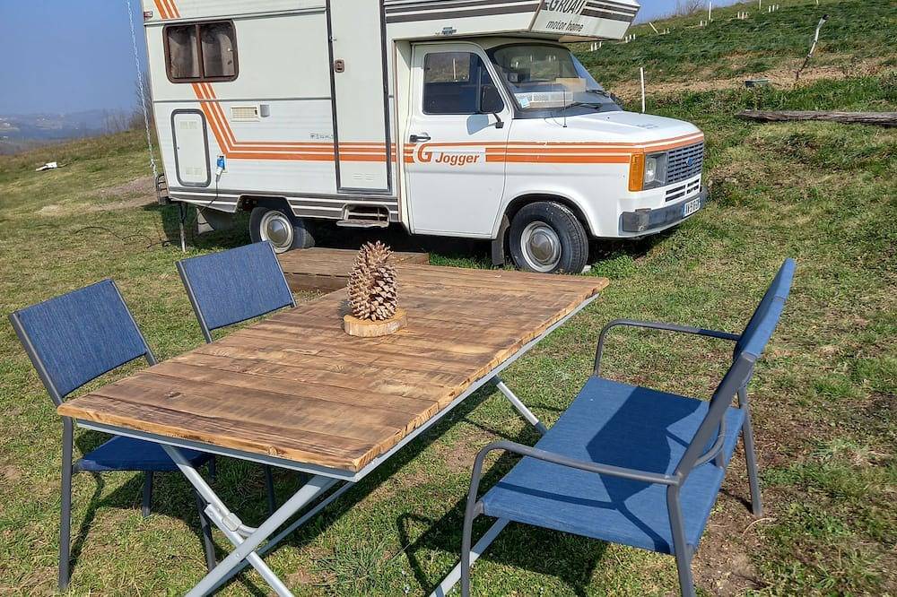 Nuitée dans camping car vintage in Saint-Barthélemy-le-Plain, Région de Tournon-sur-Rhône