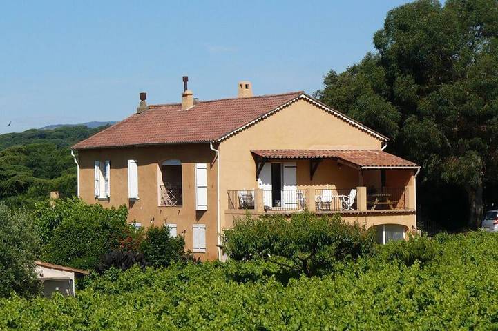 Gîte pour 2 personnes, avec jardin sur la Côte d'Azur