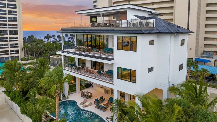 Vacation rental for 22 people in Siesta Key Beach