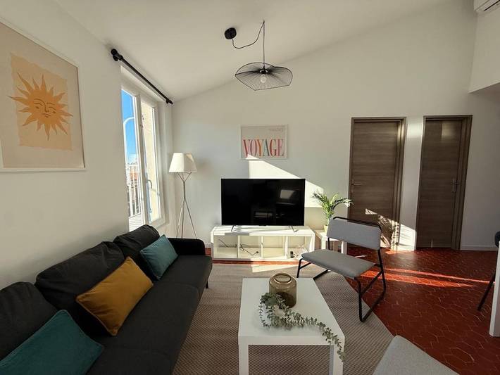 Gîte pour 6 personnes, avec Balcon ainsi que Terrasse et Vue dans Office de Tourisme de Cuges les Pins
