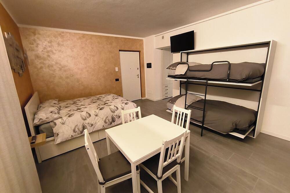 Ganze Wohnung, Dimora Ananthèo is a new and cozy vacation home in the center of Tirano in Tirano (stadt), Tirano