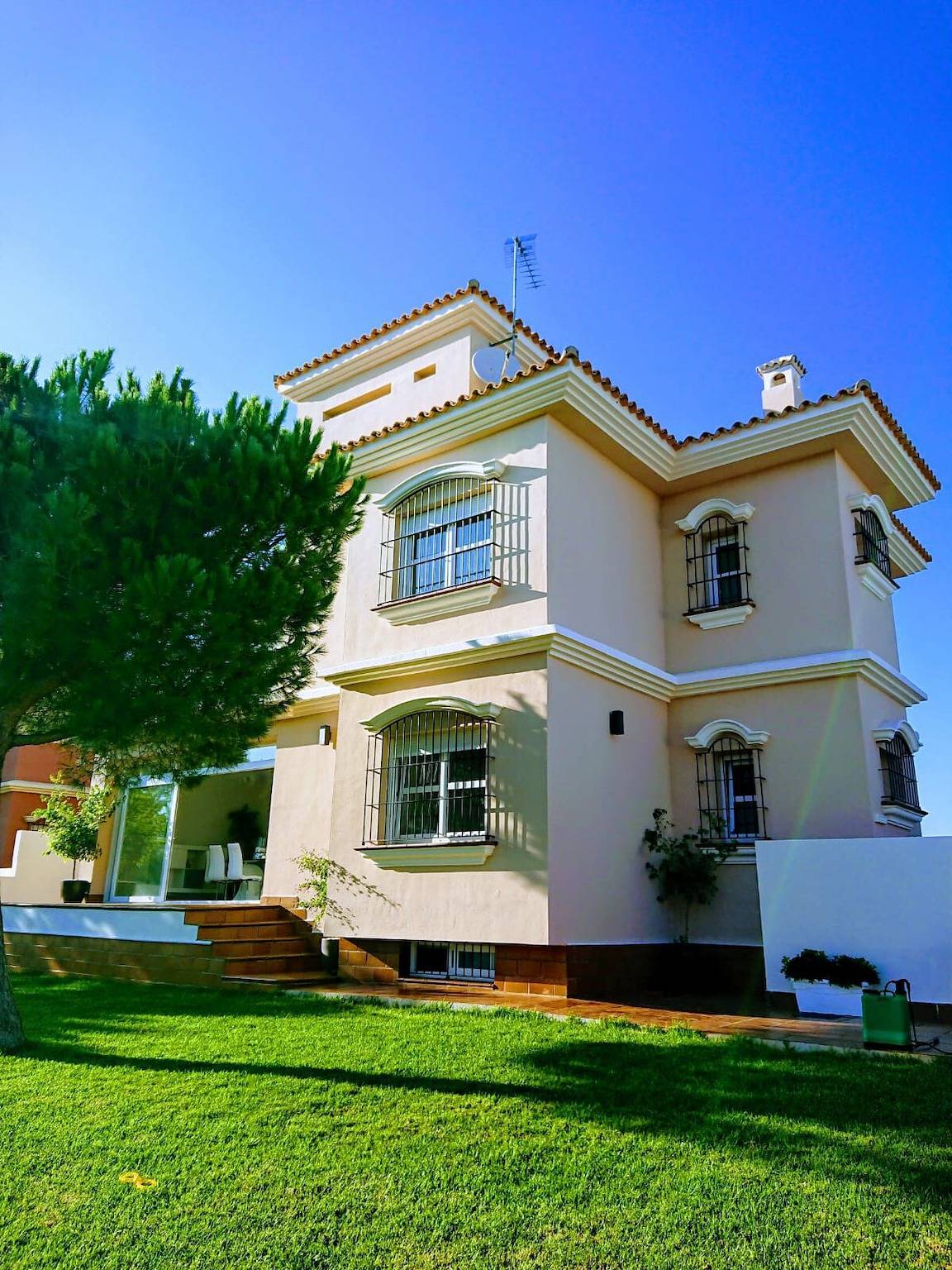 Casa de vacaciones Villa Loma Beach con piscina, jardín y Wi-Fi in Novo Sancti Petri, Chiclana de la Frontera