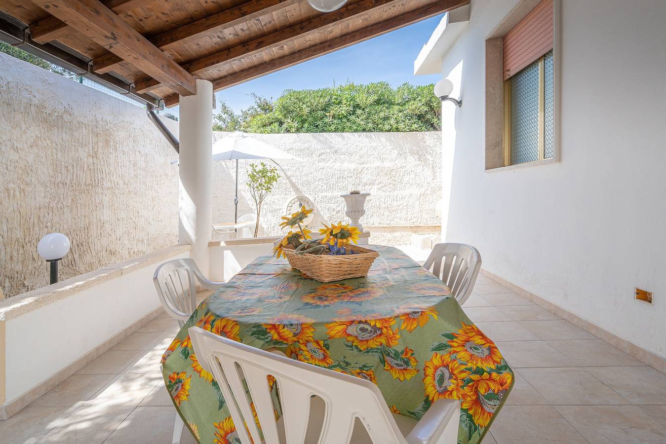 Ganze Wohnung, Ferienwohnung "La Casa Blu" mit Privater Terrasse und Gemeinschafsgarten in Cicirata, Avola