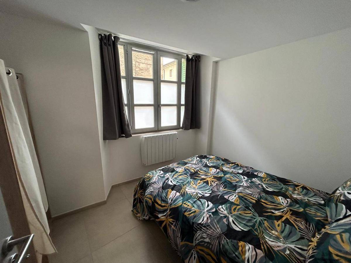 Appartement entier, One-Bedroom Apartment in Saint-Donat-sur-l'Herbasse, Région de Valence