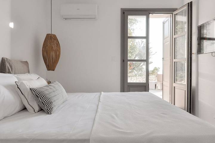 Seafront Villa 190sq.m | Private & Shared Pool | Endless blue in Paros