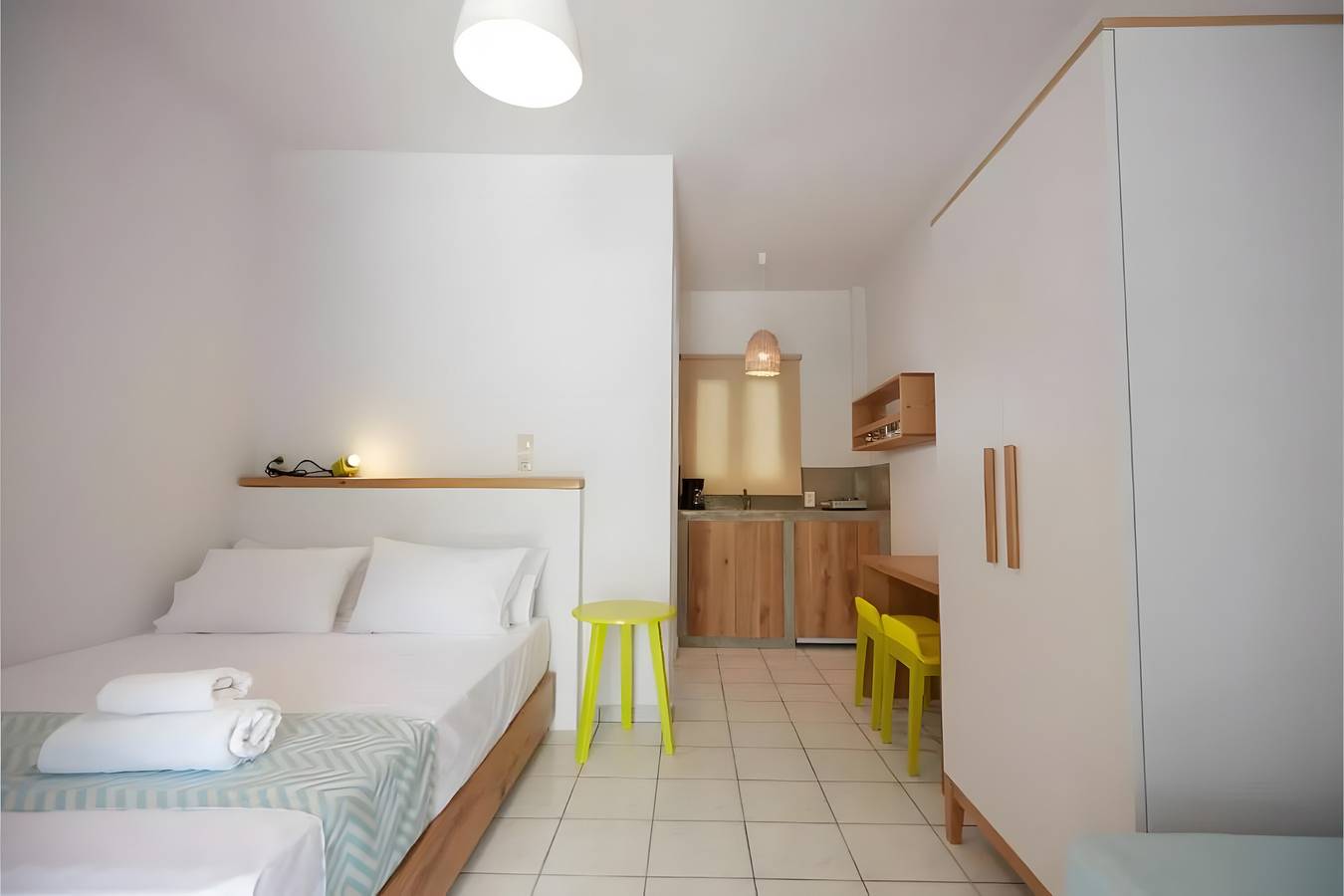 Entire studio, Studio Apartment 'Irene 4 Superior Triple 3' with Sea View, Wi-Fi and Air Conditioning in Andros