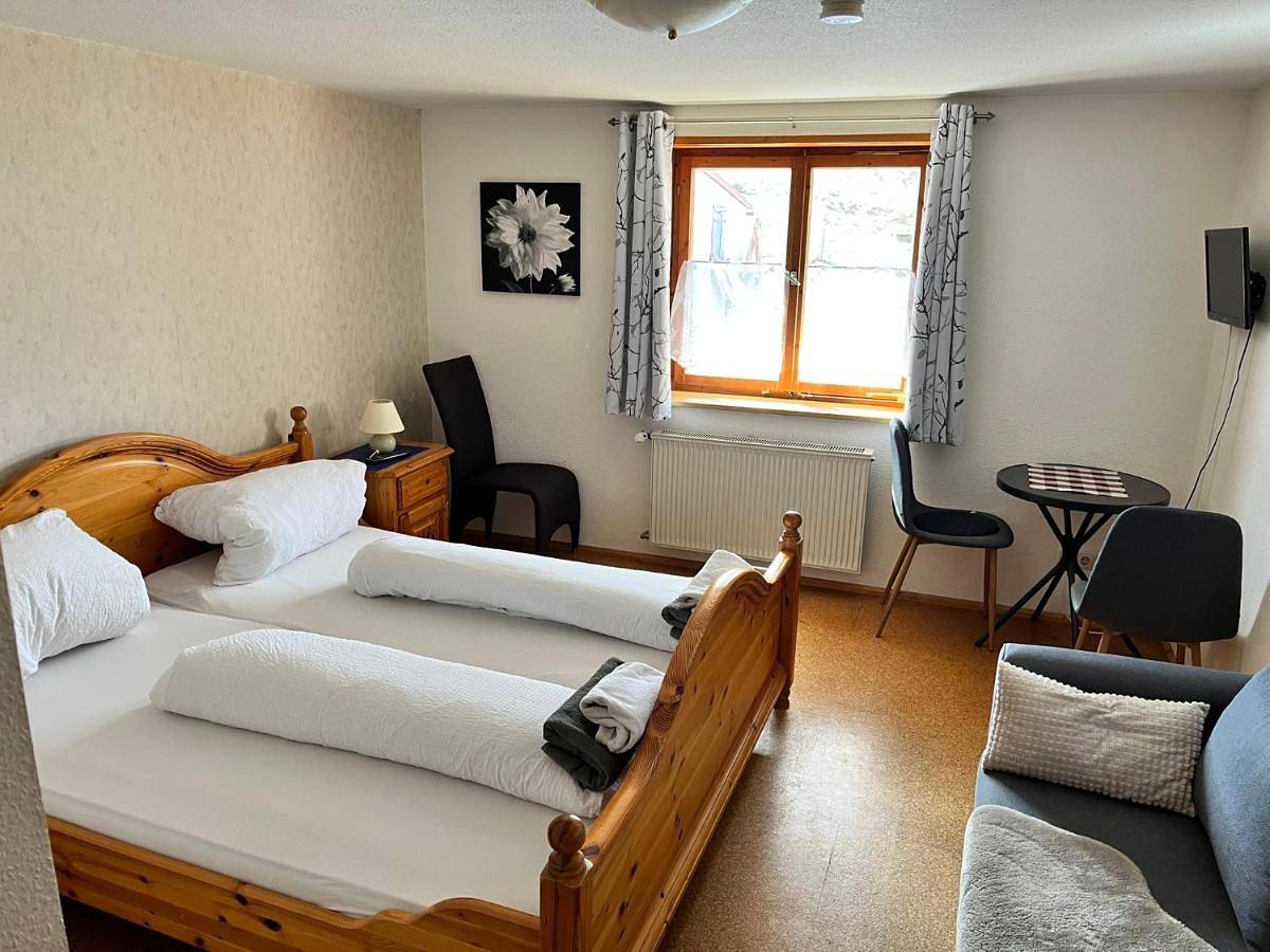 Ganze Ferienwohnung, Double Room with Private Bathroom in Stiefenhofen, Bayerisch Schwaben