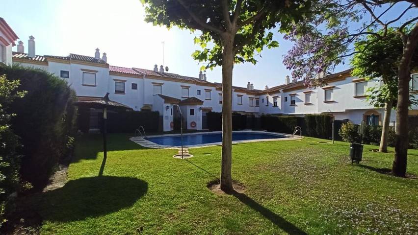 Casa rural para 8 personas, con jardín además de piscina y terraza, Se admiten mascotas en El Puerto de Santa María - 4