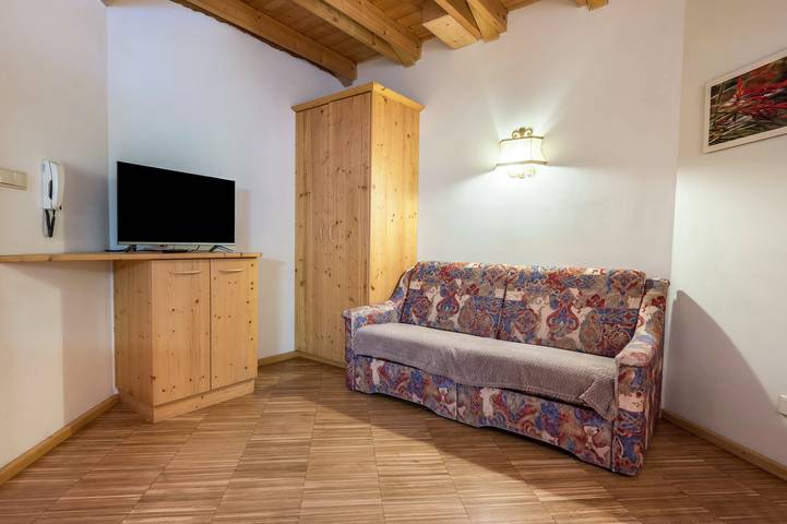 Hel lejlighed, Holiday Apartment "Lindenhof Apt 4" with Balcony & Wi-Fi in Dörfl, Vintl