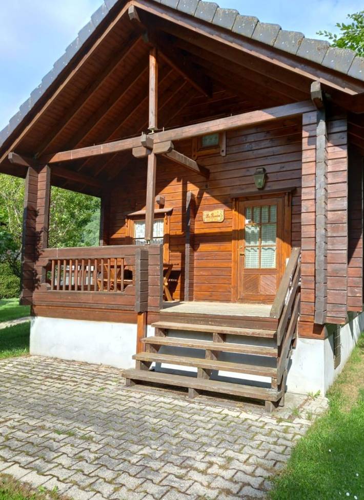 Chalet pour 5 personnes, avec terrasse ainsi que piscine et jardin, animaux acceptés dans l' Isère - 2