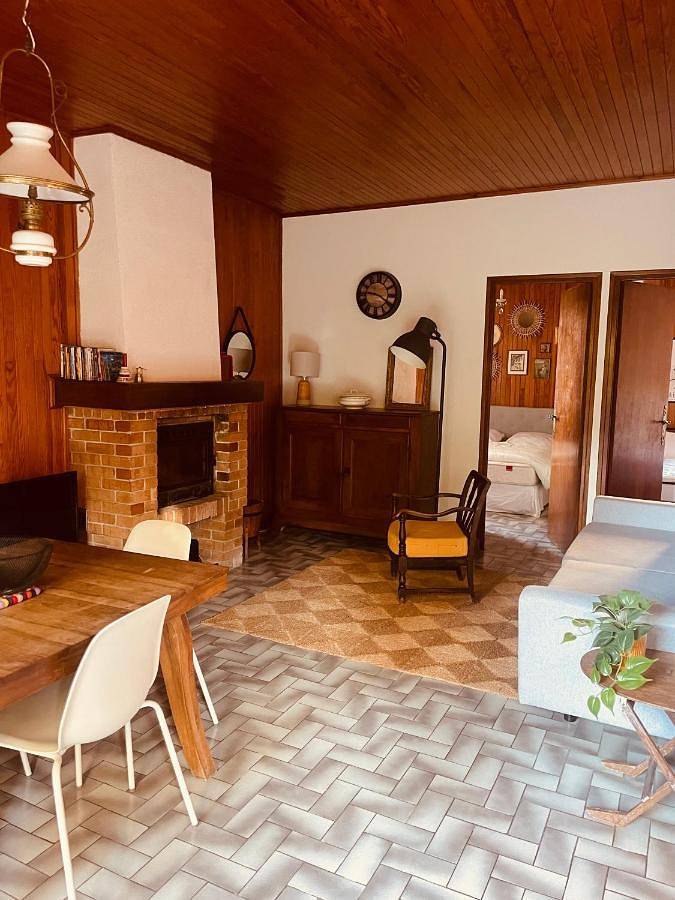 Gîte pour 4 personnes, avec terrasse et vue à Forest-Saint-Julien