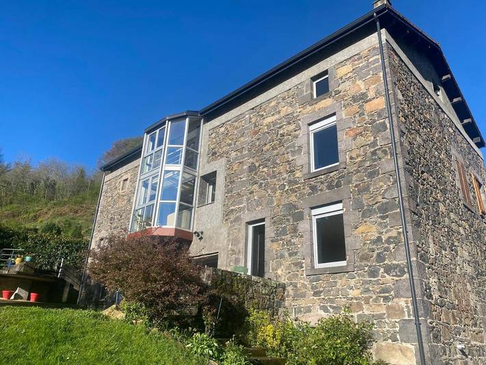 Gîte pour 2 personnes, avec Terrasse ainsi que Jardin et Vue à Orcines