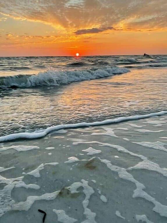 Steps to Siesta Key Beach & Village - 2Br w/ Private Balcony in Sarasota Beach, Siesta Key