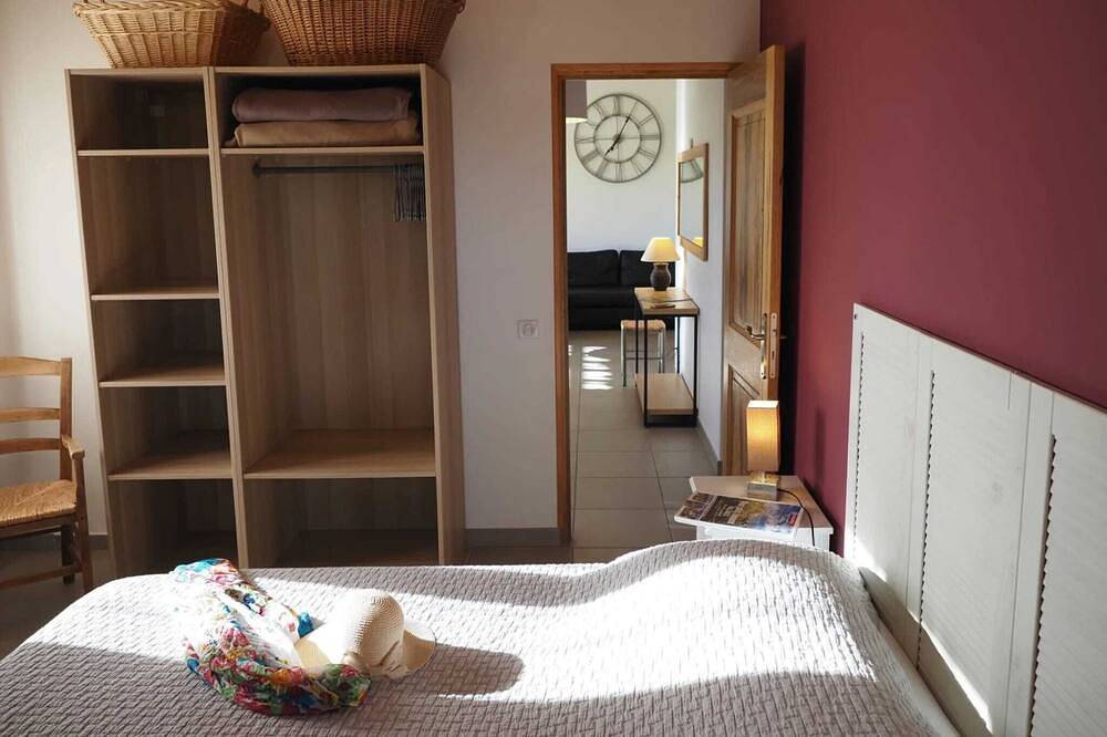 Villa Figuière at the foot of Mont Ventoux in Le Barroux, Parque natural regional del Mont Ventoux