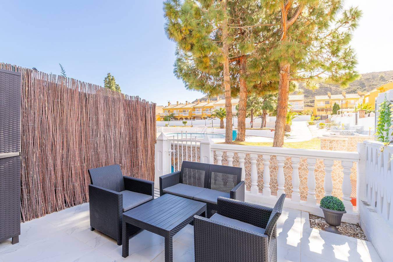 Sol y Sombra Holiday Home with Shared Pool, Wifi and Air Conditioning in El Campello, Costa Blanca