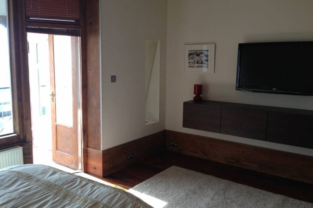 Entire apartment, Beachfront Apartment For Adults Only For A Luxury Seaside Escape in Bexhill, East Sussex