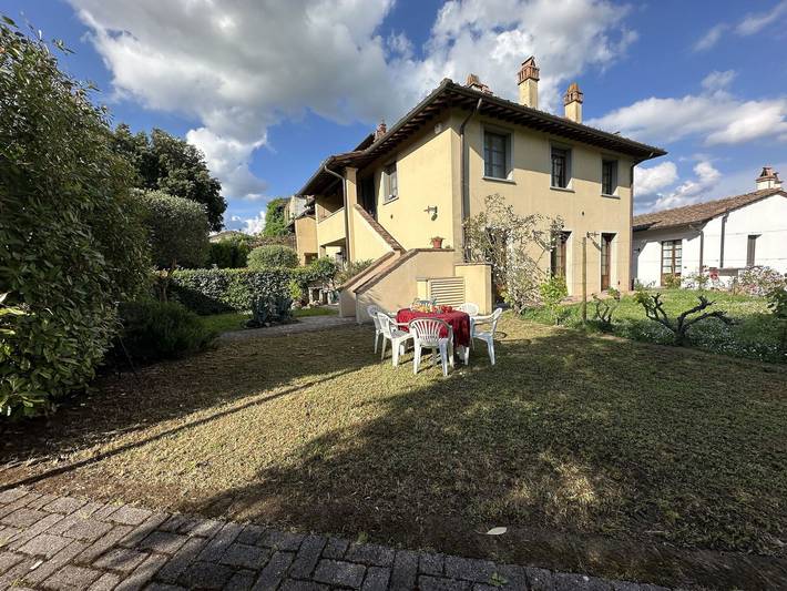 Appartamento vacanze per 6 persone, con giardino, adatto a famiglie con bambini a San Miniato