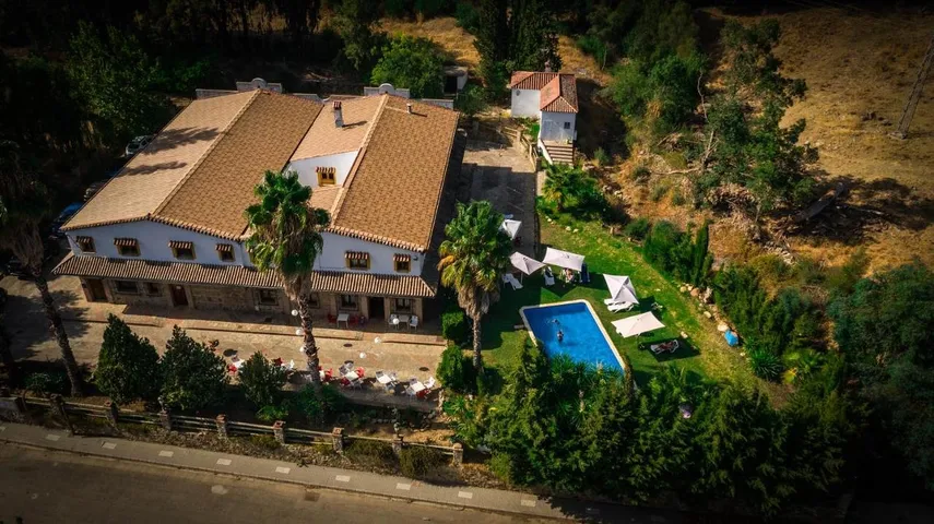 Hotel for 3 people, with pool and view as well as garden - 1