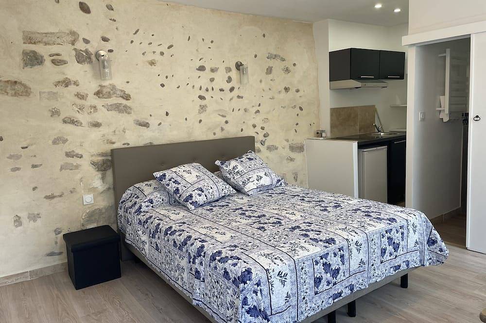 Appartement entier, Studio plein centre in Eyragues, Région d'Arles