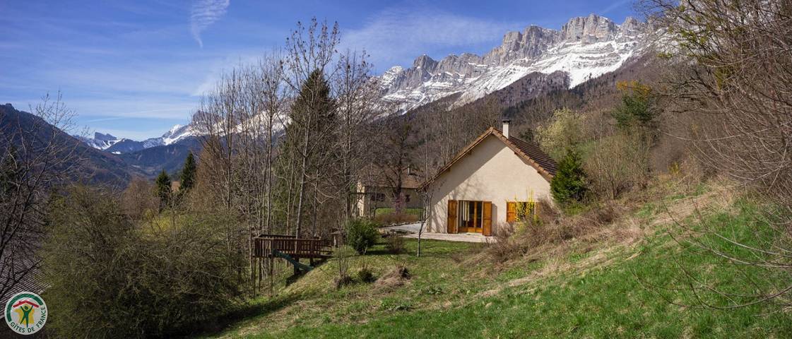 Gîte pour 12 personnes, avec jardin à Saint-Andéol