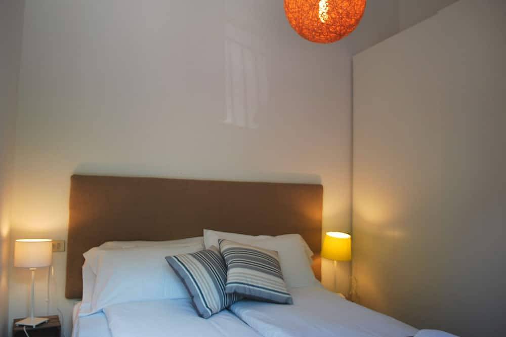 Entire apartment, Beautiful apartment close to the center with balcony and fantastic lake view in Prabione, Tignale