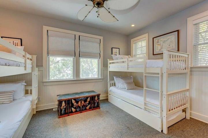 Vacation rental for 16 people, with balcony, with pets in Wild Dunes