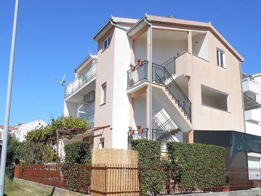 Ganze Wohnung, 3-Zimmer-Ferienwohnung mit Terrasse Kastel Stafilic, Kastela A-16811-a in Kastel Stafilic, Kaštela