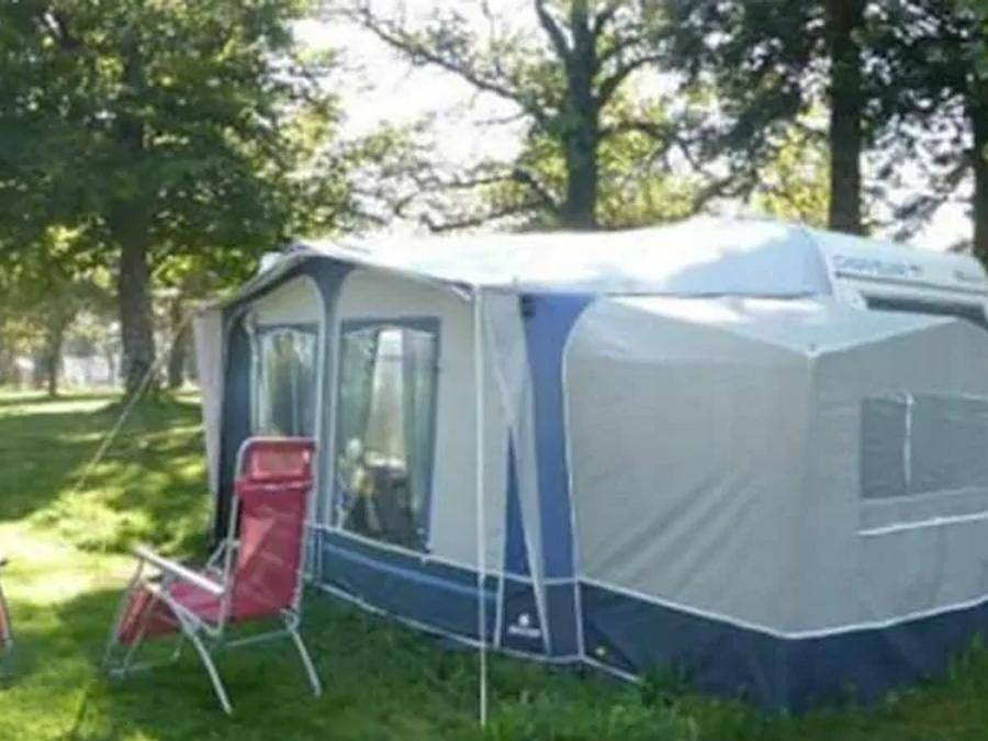 Camping Le Plo - Caravane 3 personnes - Caravane (lits faits à l'arrivée, sans supplément) in Le Bez, Région de Castres