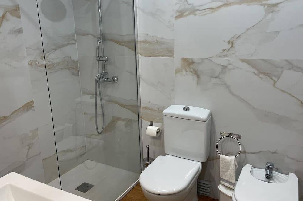 Ganze Wohnung, Apartment with magnificent 65 m2 terrace and swimming pool 5 minutes from the beach in Marinhas, Esposende