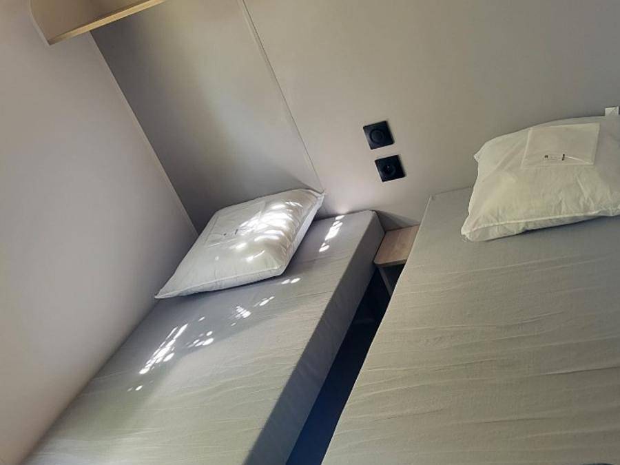 Camping Le Gué - Mobilhome 4 personas - 24 m² con aire acondicionado - 2 dormitorios - 4 plazas in Chémery, Sologne